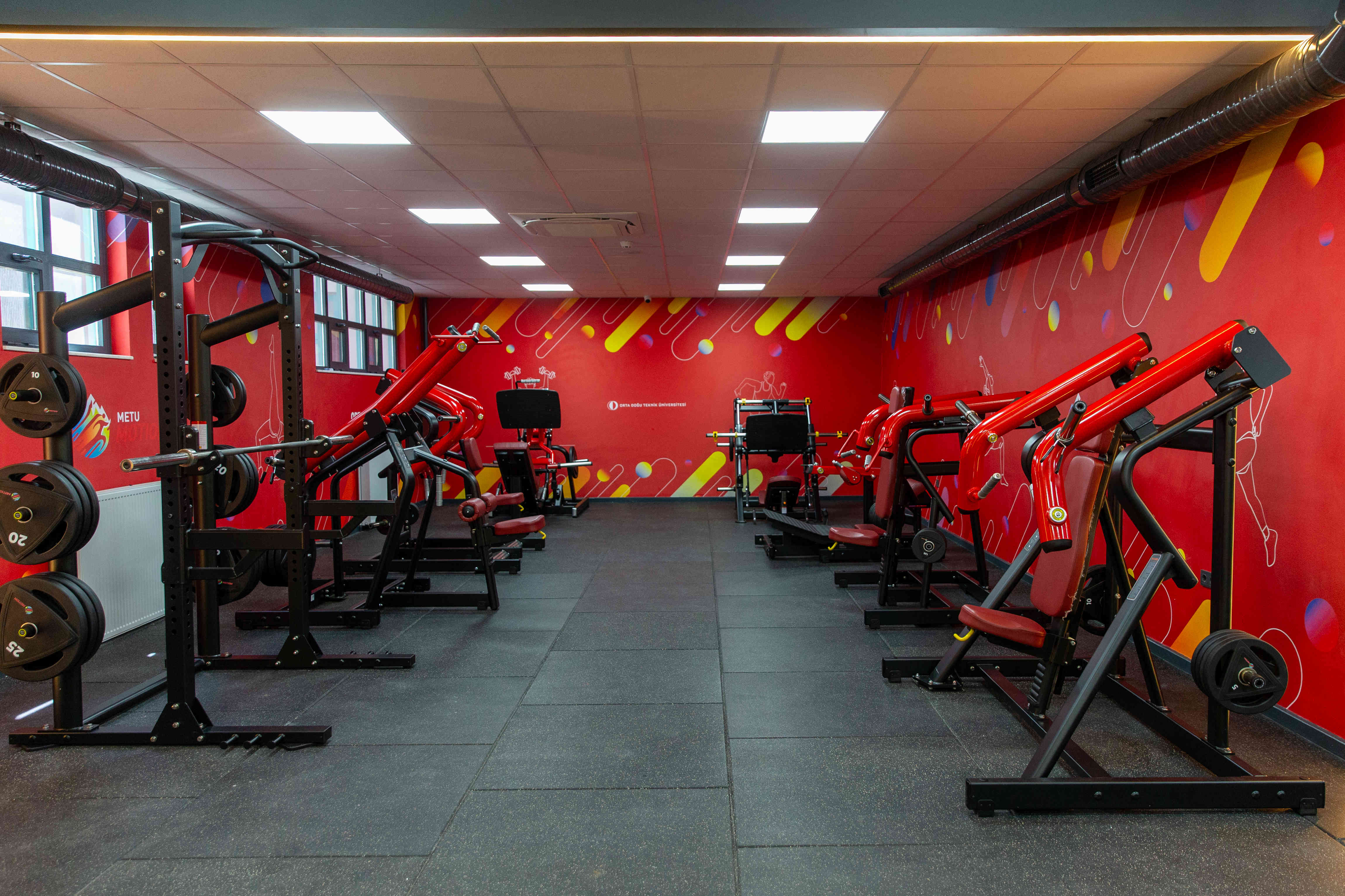 Her biri profesyonel düzeyde, ergonomik yapıya sahip bu ekipmanlar sayesinde hedeflediğiniz kas gelişimine kontrollü ve verimli şekilde ulaşın.